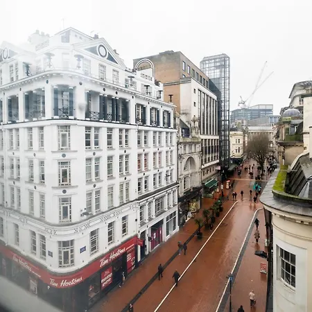 Apartment Ultra Stylish 2 Bedroom Apt Centrally Located