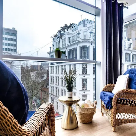 Ultra Stylish 2 Bedroom Apt Centrally Located Apartment